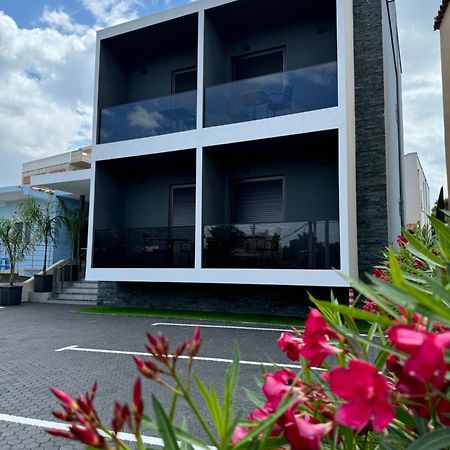 Kevin'S Aparthotel Vlorë Exterior foto